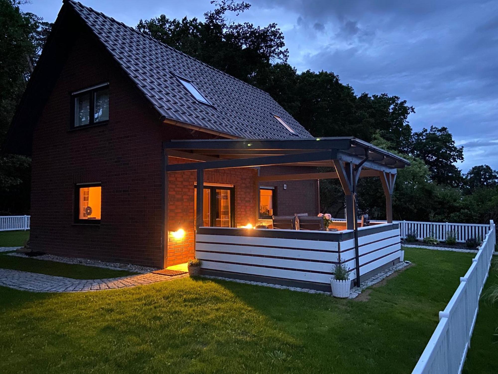Strandhaus Mathea - Ruhige Lage Direkt Am Fleesensee - Parkplatz, Kamin, Sauna - Familienfreundlich Unter Gohren ภายนอก รูปภาพ